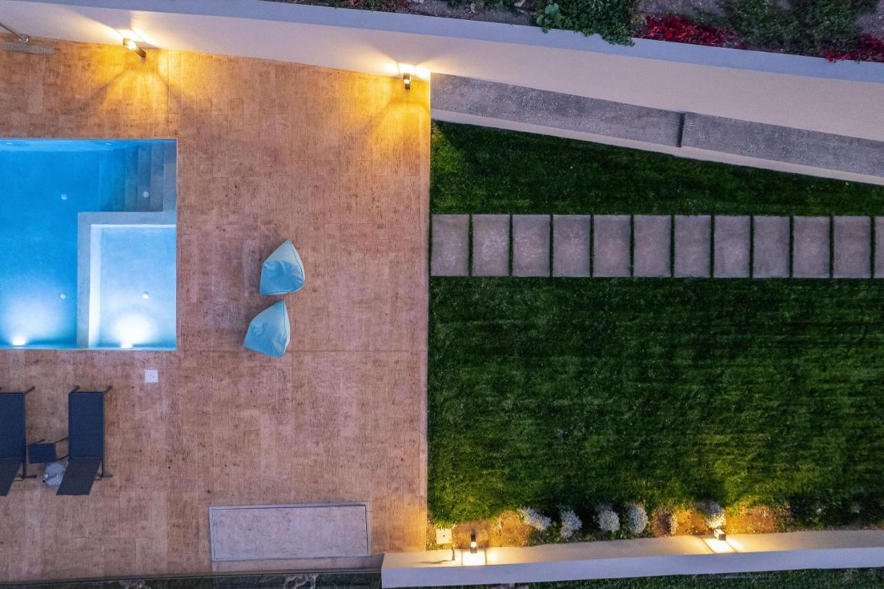 Pietra Di Mare Aparthotel Petres  Exterior photo