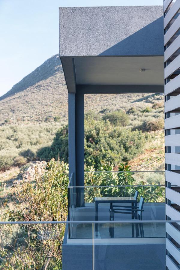 Pietra Di Mare Aparthotel Petres  Exterior photo